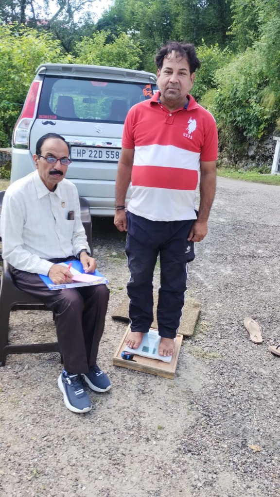 1-on-1 health consultation at free camp